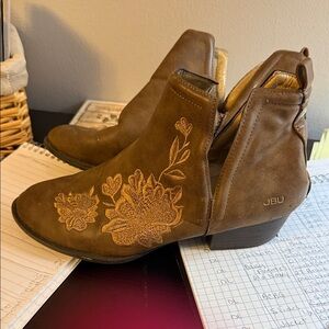 JBU Women's Tan Floral Ankle Booties